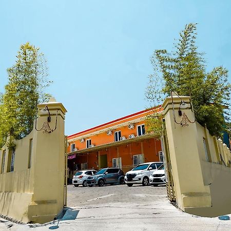 Oyo 1835 Kostel Wood Hotel Semarang Buitenkant foto