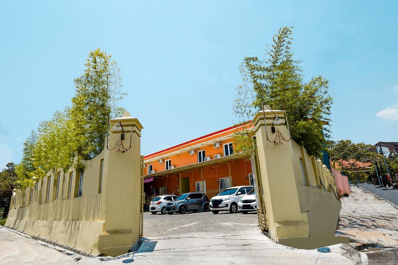 Oyo 1835 Kostel Wood Hotel Semarang Buitenkant foto
