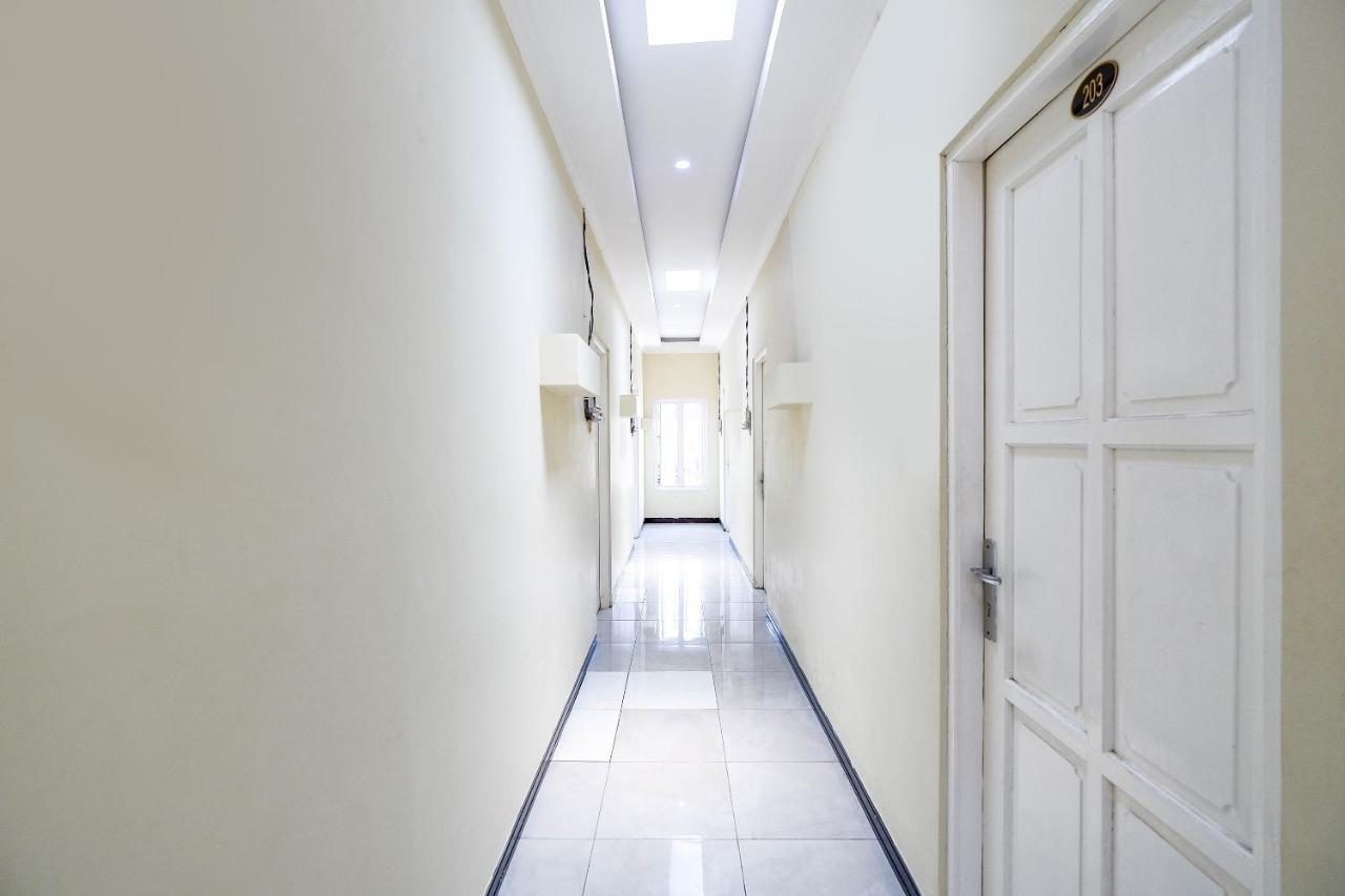 Oyo 1835 Kostel Wood Hotel Semarang Buitenkant foto
