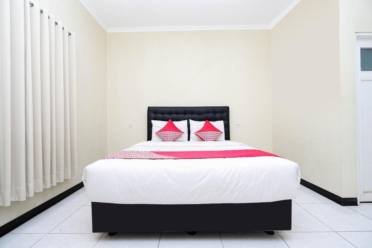 Oyo 1835 Kostel Wood Hotel Semarang Buitenkant foto