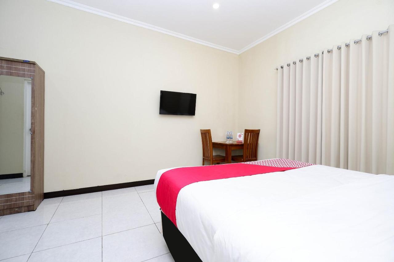 Oyo 1835 Kostel Wood Hotel Semarang Buitenkant foto