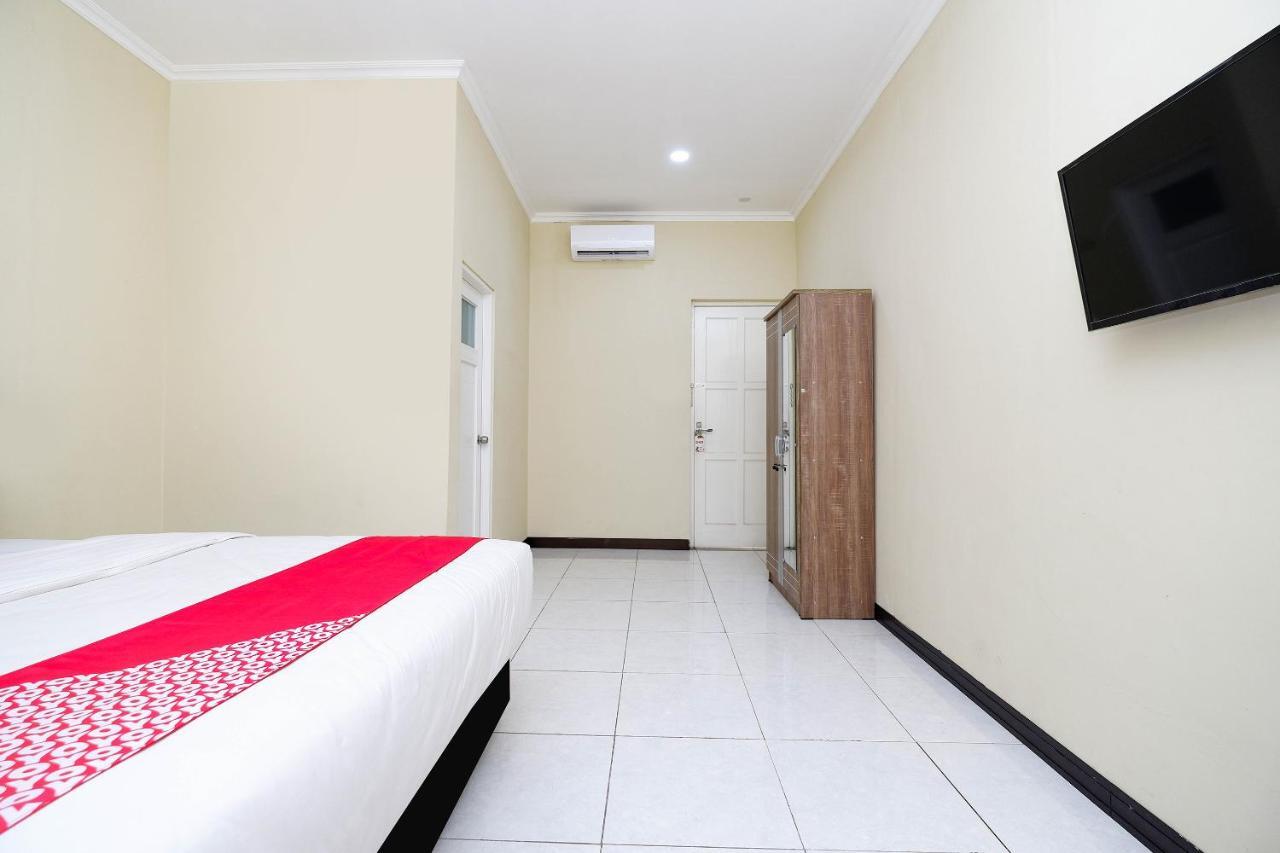 Oyo 1835 Kostel Wood Hotel Semarang Buitenkant foto
